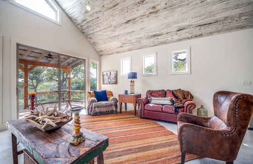 Comfort Casa | A Texas Hill Country getaway with breathtaking views.