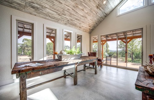 Comfort Casa | A Texas Hill Country getaway with breathtaking views.