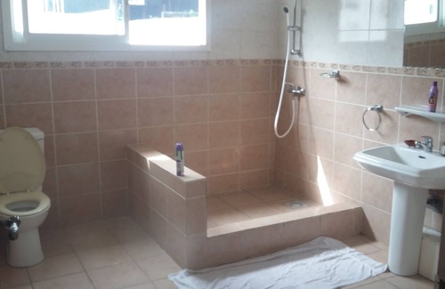 Libreville Apartamento | Un apartamento de tres habitaciones para satisfacer sus necesidades en Libreville