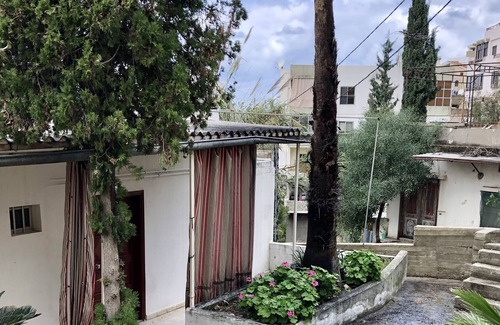 Aamchit Casa | A tiny cheerful 1 bedroom home in Hosrayel/Aamchit
