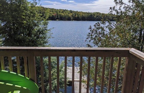 Highlands East Cabaña | A Tory Lake Treasure in Haliburton County - Lake front cottage