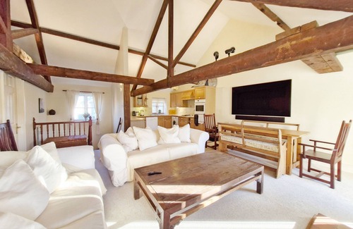 Emsworth Cabaña | A town house that sleeps 6 guests in 3 bedrooms