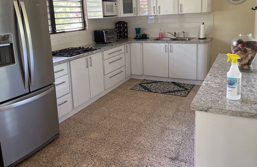 Boqueron Villa | Una casa tradicional de relaciones públicas, Clara’s Villa, cerca de las playas y el centro de Boqueron.
