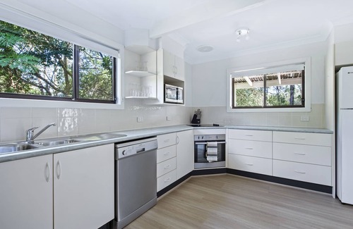 Mollymook Casa | A Tranquil, Leafy and Super-Convenient Holiday Home