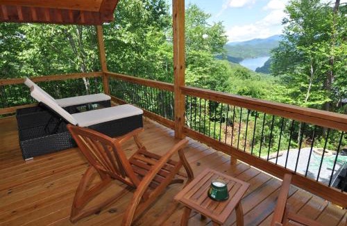 Almond Casa | A Treehouse View Over Lake