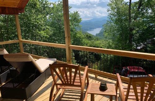 Almond Casa | A Treehouse View Over Lake