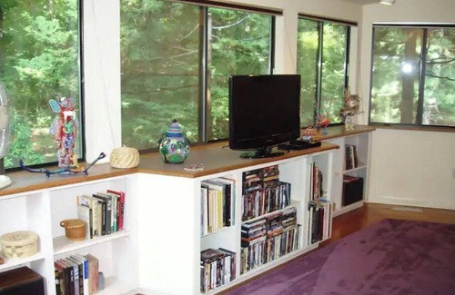 Guilford Casa | A TREETOPS Retreat! Sleeps 10-12, perfect for large gatherings. Seasonal POOL!