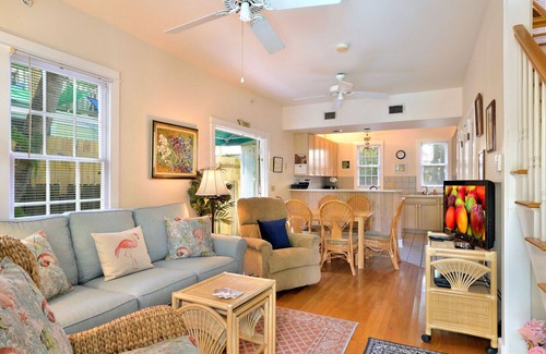 White Street Gallery District Casa | A Tropical Tradition (Gallup Arms)