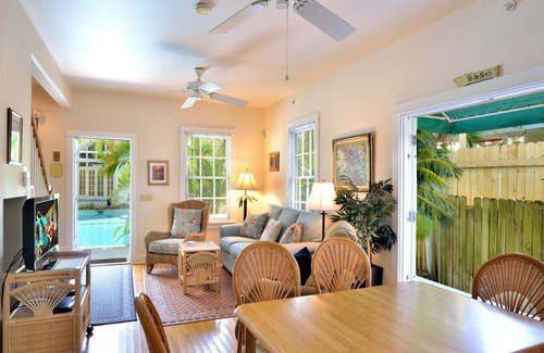White Street Gallery District Casa | A Tropical Tradition (Gallup Arms)