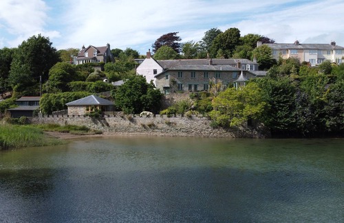 Salcombe Chalet De Esquí | Un escondite único junto al estuario de Salcombe con estacionamiento y jardín privado.
