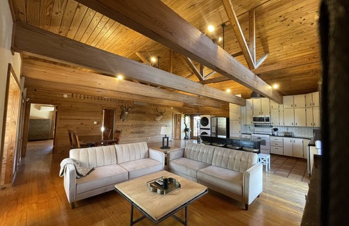 Leander Casa | A unique & private country setting, close to everything in North Austin!