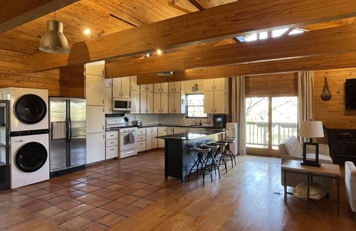 Leander Casa | A unique & private country setting, close to everything in North Austin!