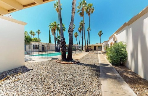 Tucson Condominio | A Unique Townhome embracing the Mid Century Modern Lifestyle