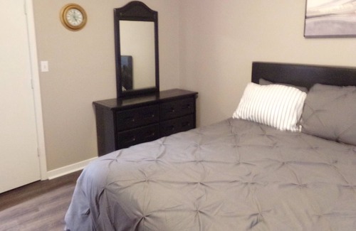 Jackson Casa | A very comfortable and quite abode, with inclosed back porch and privacy fence!!