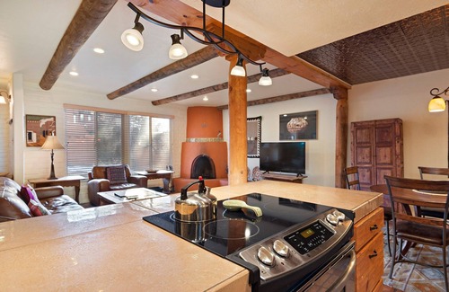 Northeast Santa Fe Hotel | A Very "Santa Fe" Condo Blocks From The Plaza @ Fort Marcy
