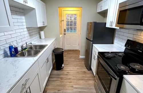 Temple Casa | A Vibrant Paradise - 3 BDR 2 BTH Home of Temple