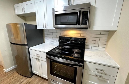 Temple Casa | A Vibrant Paradise - 3 BDR 2 BTH Home of Temple