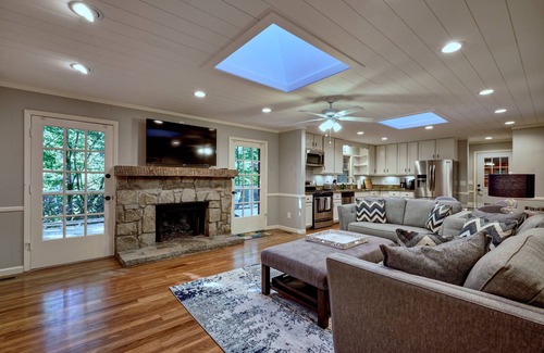 Mirror Lake Casa | A Walk in the Woods.