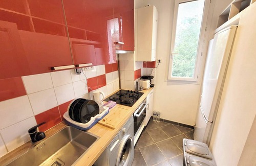 Villeneuve-la-Garenne Apartamento | A warm, bright Parisian-style apartment close to public transport