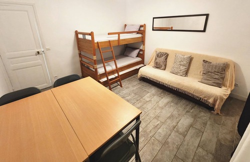 Villeneuve-la-Garenne Apartamento | A warm, bright Parisian-style apartment close to public transport