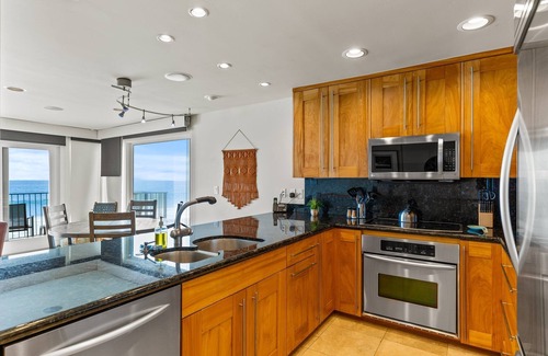 Carlsbad Village Condominio | A Wave from it All Toes-in-the-sand at A Wave from It All Beachfront Bliss