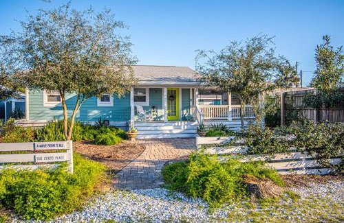 Laguna Beach Casa | A Wave From It All in Laguna Beach Large Patio Sleeps 4 Dog Ok
