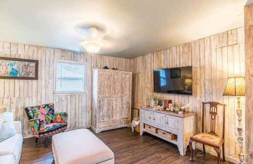 Laguna Beach Casa | A Wave From It All in Laguna Beach Large Patio Sleeps 4 Dog Ok