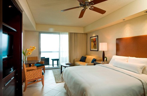 La Isla Complejo | A week-long beachfront vacation at the Westin Lagunamar Cancun 2BR Lock-off