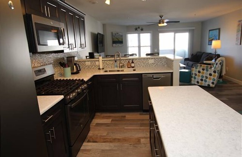 Rehoboth Beach Condominio | A Wonderful Condo- 3 Pools, Tennis, Biking Distance to the Beach!
