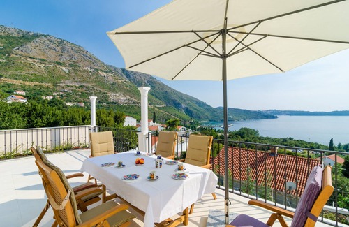 Mlini Casa | Una maravillosa villa de 5 dormitorios junto a la piscina, ideal para sus vacaciones familiares.