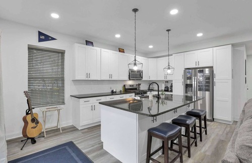 Buckeye Lake Casa | A Yachta fun: Spacious + Hot Tub, 2 Blocks to Lake