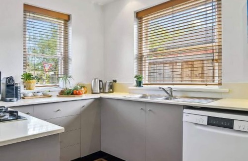 Middle Park Apartamento | A1 Art Deco 2 Bedroom Apt. Sleeps 5. Nimmo1