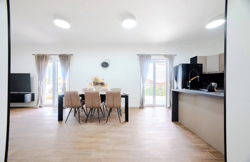 Kastel Gomilica Apartamento | A1 luxury apartment near beach with big terrace and the sea view
