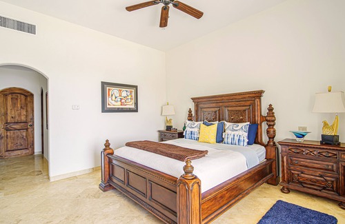 Buzzards Condominio | A103 Oceanview 2BD Condo with the Beachfront Club and Fitness Center Access