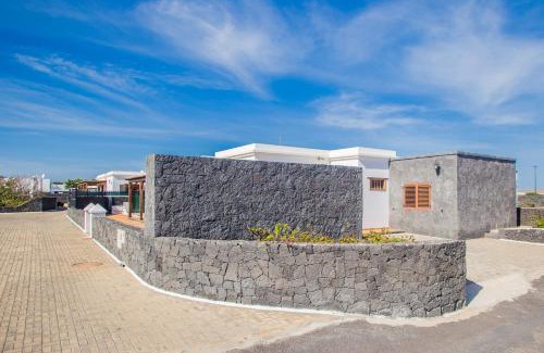 San Bartolome Casa | A2 Casas Y Villas juani y juan lanzarote (tomaren) Free WiFi