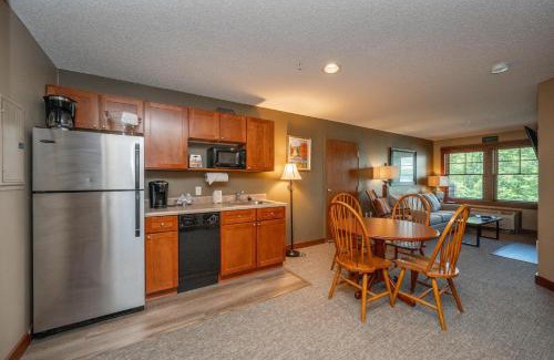 Thayerville Apartamento | A211 One Bedroom Lake View