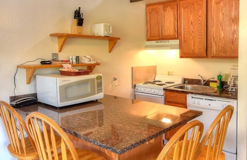 Yosemite West Condominio | Loft Condo A212 tiene dos niveles con un espacio abierto (no hay dormitorios)
