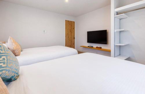 Maeganeku Casa | A3 Maximum 8 people OK! Perfect for families and groups! Free parking for up to 2 cars! Walking distance to the beach & many restaurants A3コーディアルステイ