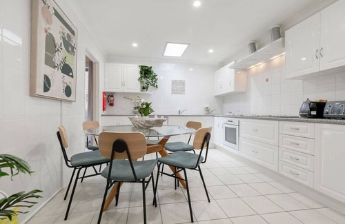 Connolly Apartamento | A9 - Elegant 3 bed apt in the heart of Connolly!