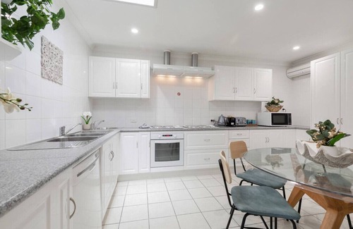 Connolly Apartamento | A9 - Elegant 3 bed apt in the heart of Connolly!