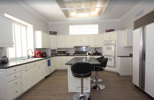 The Section Seven Casa | AAA+ LUXE ESTATE 4600 SQ FT, 6 Cal King Beds, Pool/Spa, Close 2 Strip, Summerlin