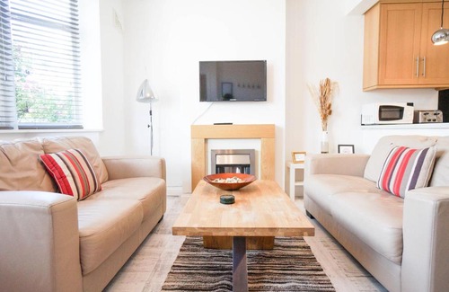 Ashmore Green Apartamento | AAA Stay Garden Apartment