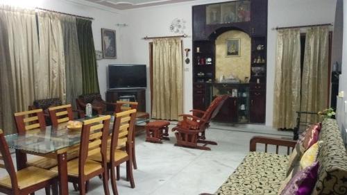 Gomti Nagar Apartamento | Aadhaar