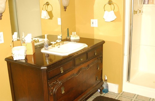 Ferndale Cabaña | "Aalborg Suite" private suite on 10 acres overlooking Ferndale - Humbolt County