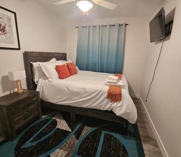 Jasper Place Casa | Aansel Suites QUEEN ROOM