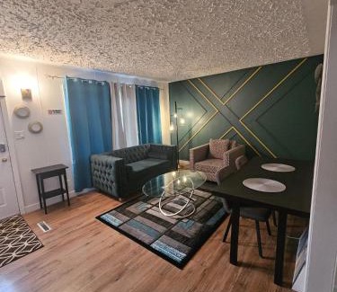 Jasper Place Casa | Aansel Suites QUEEN ROOM