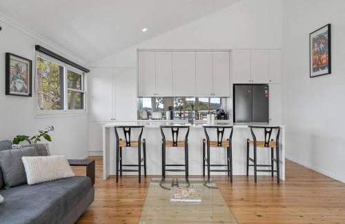 Macmasters Beach Casa | Aarini Cottage - The Ultimate Beachside Escape!