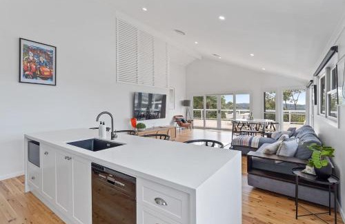 Macmasters Beach Casa | Aarini Cottage - The Ultimate Beachside Escape!