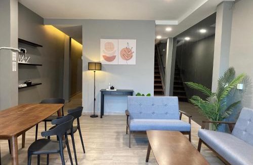 Downtown George Town Hostal | Aayu Muntri - 4 mins to Chulia St George Town