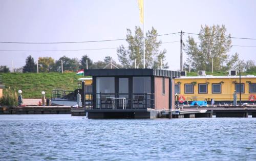 Abadszalok Apartamento | Abádszalóki Tiszavirág Úszóház